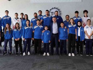 Başkan Büyükakın, Başarılı Sporcularla Bir Araya Geldi