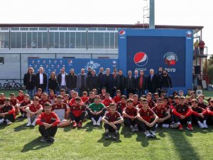 Futbolun Efsaneleri Pepsi ‘Yıldız Futbolcu Seminerleri’ Kapsamında Eskişehir’deydi
