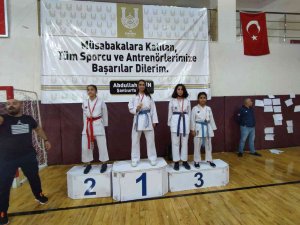 Bağlar Belediyespor’un Kadın Karatecisi Rekorlarla Bölge Şampiyonu