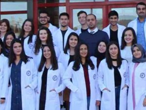 Eczacılık Fakültesi Eczacılıkta Uzmanlık Eğitimi Giriş Sınavında Derece Yaptı