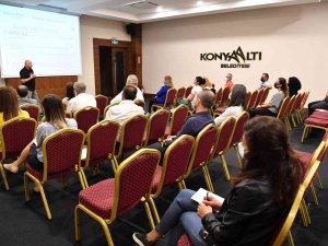 Konyaaltı’nda Personele 1 Ayda 4 Eğitim