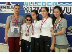 Engelli Sporcular Kupa Sevinçlerini Bozbey İle Paylaştı