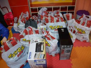 Üniversite Öğrencileri Köy Okulundaki Kardeşlerini Unutmadı