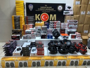 Samsun’da Gümrük Kaçağı Araç Teybi Ve Aksamı Ele Geçirildi
