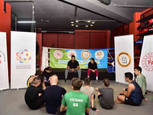‘Vicdan Takımı Pes Etmez’ Kulübü, Tuzla Belediyesi Sporcuları İle Bir Araya Geldi