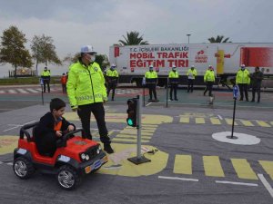Minik Öğrenciler Trafik Konusunda Bilinçlendirildi