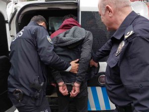 Polis Bıçakla Rehin Alınan Karı-kocayı Saldırganın Bileğini Isırarak Kurtardı