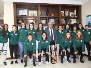 Posbıyık: “Kadın Futbol Takımımızla Gurur Duyuyoruz”