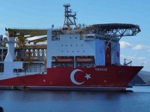 Yavuz Sondaj Gemisi’nin Kule Montajı İçin Vinçler Kuruluyor