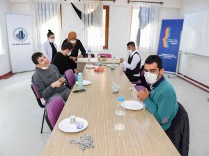 Engelli Bireylere Boncuk Terapisi