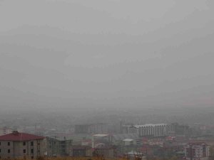 Yüksekova’da Yoğun Sis Hayatı Olumsuz Etkiliyor