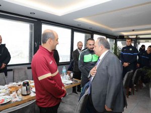 Başkan Yalçın, Talasgücü Belediyespor Takımıyla Buluştu