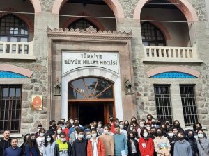 Lise Öğrencileri Ankara’yı Gezdi