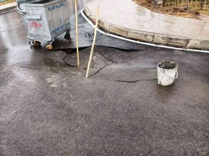 Elazığ’da Aşırı Yağışlar Nedeniyle Yolda Çökme Meydana Geldi