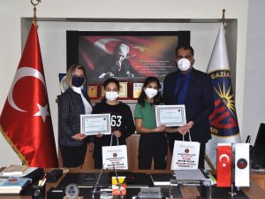 Şampiyonlar Ödüllendirildi