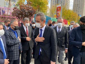 Bakan Özer, “Tüm Önlemleri Alarak Bazen Önlemleri Revize Ederek Yüz Yüze Eğitime Devam Etme Kararlılığı İçerisindeyiz”