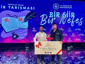 Elazığlı Muhammet Mert Özdemir Bir Şiir Bir Nefes Yarışmasında Türkiye 1’incisi Oldu