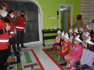 Çocuklar, Kızılay Hakkında Bilgilendirildi