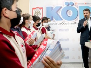 Sivas’ta Öğrencilere Kaynak Kitap Dağıtıldı