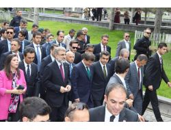 Başbakan Davutoğlu Seyyid Burhaneddin Türbesi'ni Ziyaret Etti