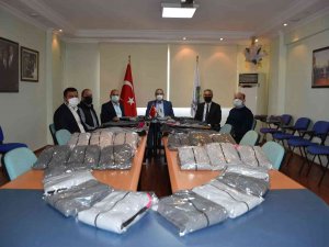 Salihli’de 650 Öğrenciye Eşofman Yardımı