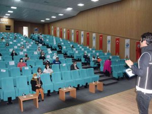 Sağlık Çalışanlarına Ve Öğrenci Velilerine Yönelik Uyuşturucu Bilgilendirmesi Yapıldı