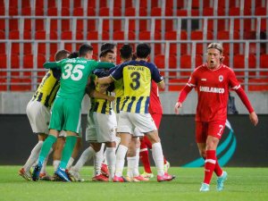 Uefa Avrupa Ligi: Royal Antwerp: 0 - Fenerbahçe: 3 (Maç Sonucu)