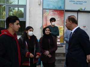 Vali Erin Hilvan’da Gençlerle Buluştu