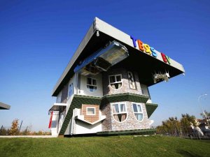 Bu Evi Gören Dönüp Bir Daha Bakıyor