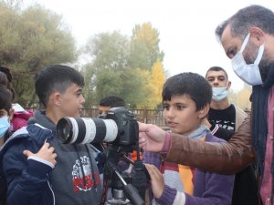 İ̇şitme Engelli Öğrencilere Fotoğraf Eğitimi