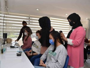 Yunusemreli Kadınlardan Kuaförlük Kursuna Büyük İlgi