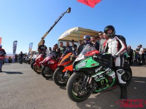 Manisa Bbsk Motorcuları Pistin Tozunu Attırdı