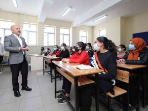 Ağrı Valisi Varol, Taşlıçay Anadolu Lisesini Ziyaret Etti