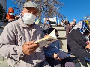 Öğrenciler Dedeleri Ve Anneanneleri İle Birlikte Kitap Okudu