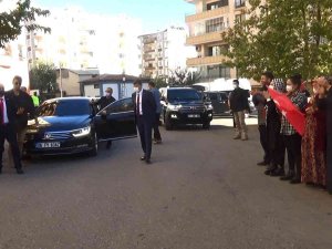 Cumhurbaşkanı Başdanışmanı Aslan, Evlat Nöbetindeki Ailelerle Buluştu