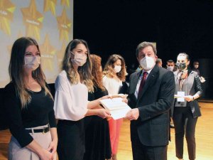 Eğitimde ‘İ̇yi Örnekler’ Ödüllendirildi