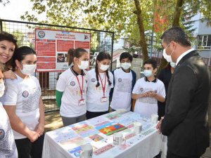 Öğrencilerin Bilim Fuarında Sergilediği Eserler Beğeni Topladı