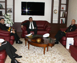 Savaş Gemisinin Komutanları Valilik'te