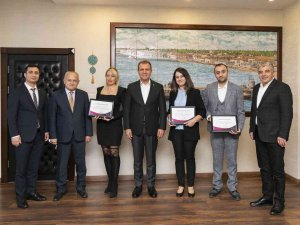 Başkan Seçer’den Başarılı Proje Sunan Personele Teşekkür Belgesi