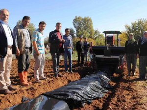 Alaşehir’de Çilek Üreticilerini Sevindiren Hizmet: Bir Günlük İşi İki Saatte Yapıyor