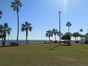 Ülke Genelinin Aksine Mersin Yazı Yaşamaya Devam Ediyor