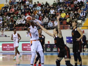 Kadınlar Basketbol Süper Ligi: Çukurova Basketbol Mersin Yenişehir Belediyesi: 74 - Galatasaray: 72