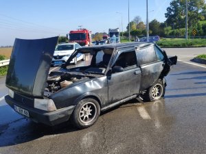 İ̇ki Otomobil Çarpıştı: 2 Yaralı