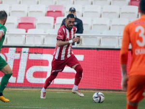 Sivasspor’da Uğur Çiftçi Kırmızı Kart Gördü!