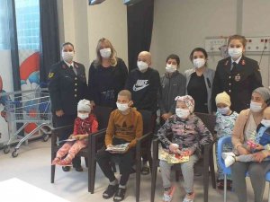 Lösemili Çocuklara Jandarma Şefkati