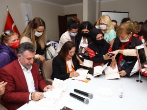 Bayraklı’da “Kadın Ve Edebiyat” Konulu Söyleşi