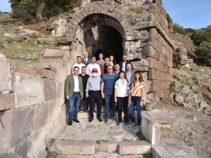 Manisa Cbü, 30. Kuruluş Yıl Dönümünü Aigai Antik Kentinde Kutladı