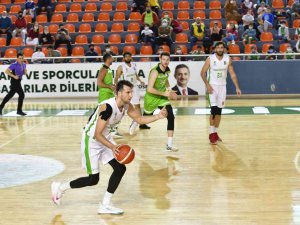 Mamak Belediyesi Basketbol Takımı Potada Rakibine Geçit Vermedi