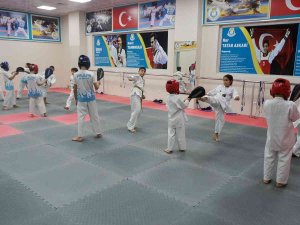 Haliliye Belediyesi Gençleri Hedeflerine Hazırlıyor