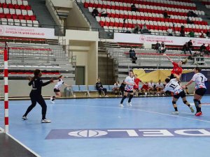 Türkiye Kadınlar Hentbol Süper Ligi: Kastamonu Belediyespor: 34 - Konyaaltı Belediyespor: 28